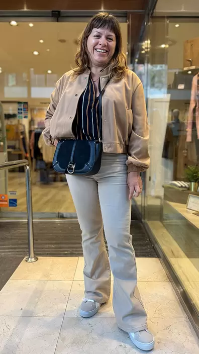 Natalia, 49 años (Bomber 19,99€ / Pantalón 28,99€)