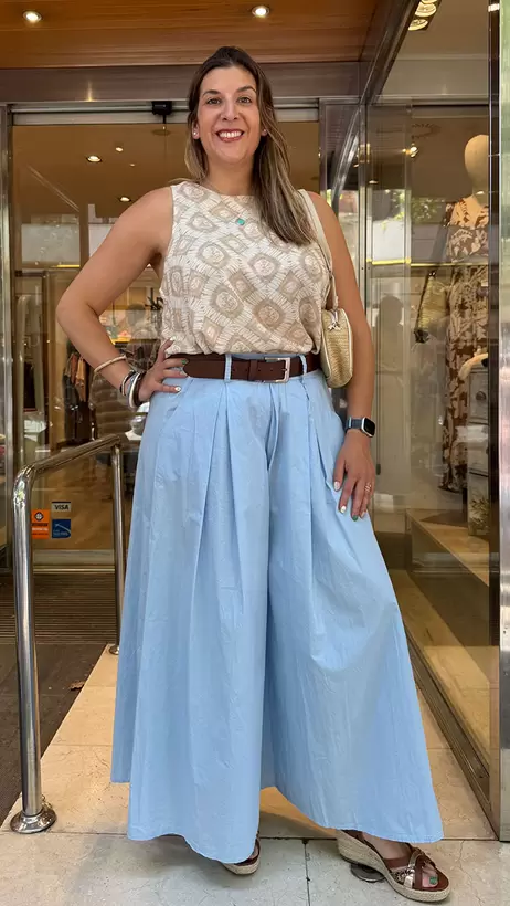 Violeta, 34 años (Blusa 13,99€ / Pantalón 15,99 €)