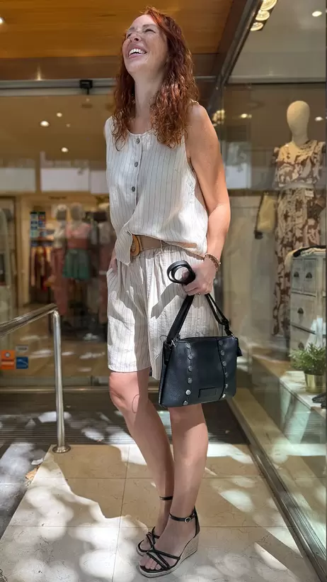 Marta, 35 años (Blusa 13,99€ / Bermuda 14,99 €)