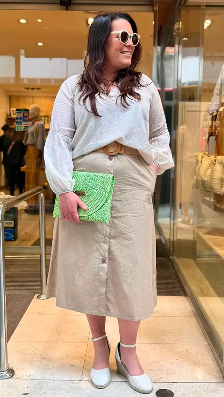 Ivette, 37 años (Falda: 17,99€ / Blusa: 16,99€)