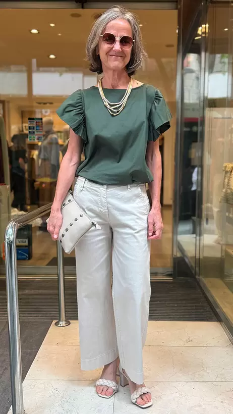 Silvia, 64 años (Pantalón: 22,99€ / Camiseta: 14,99€)