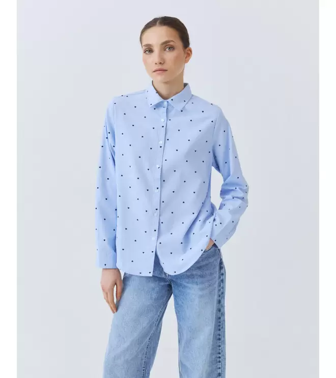 CAMISA CORAZONES BORDADOS