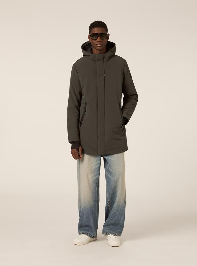 Chaqueta larga de tejido técnico