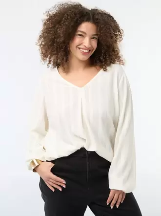 Blusa de punto calado con manga corta