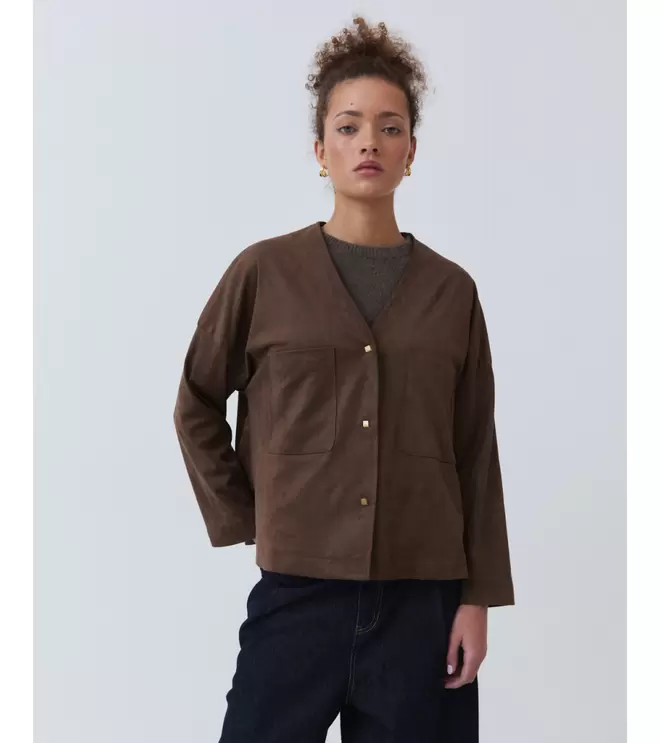 CHAQUETA ANTE BOLSILLOS