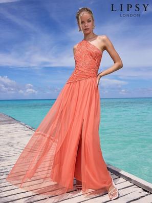 Vestido largo de un solo hombro con diseño texturizado con adornos de primera calidad de Lipsy