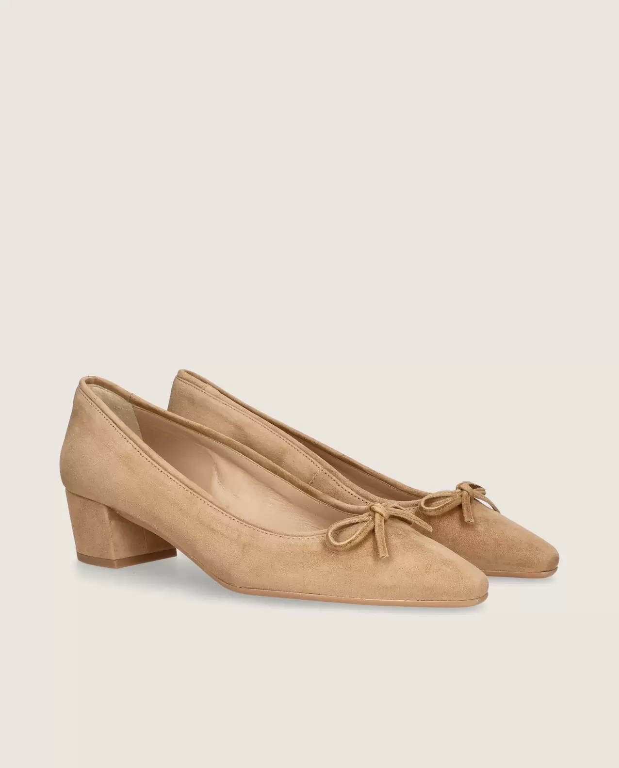 Greta pump in tan suede