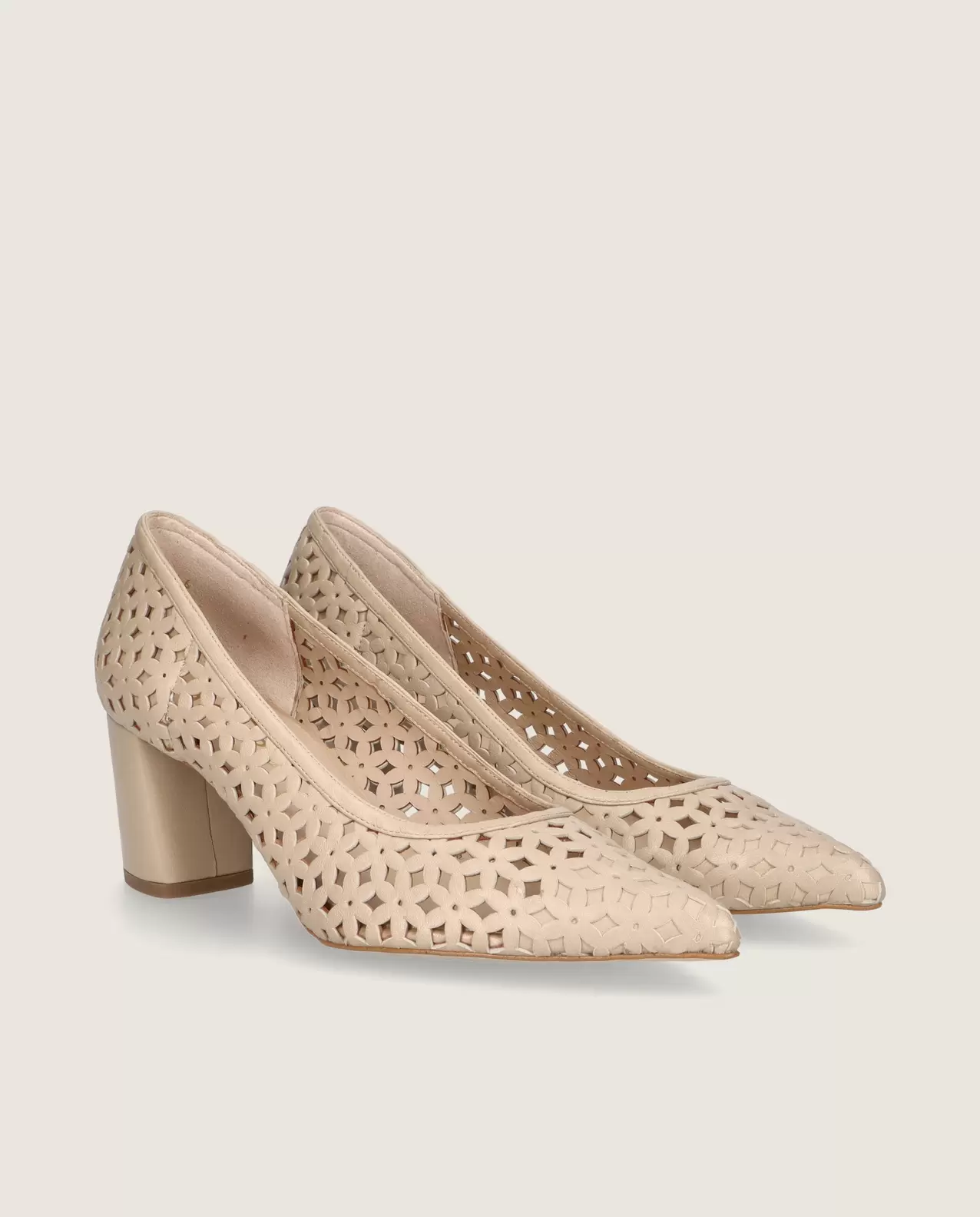 Noa pump in nude perforated leather