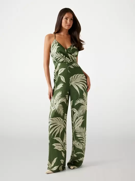 Mono de satén con cuello halter