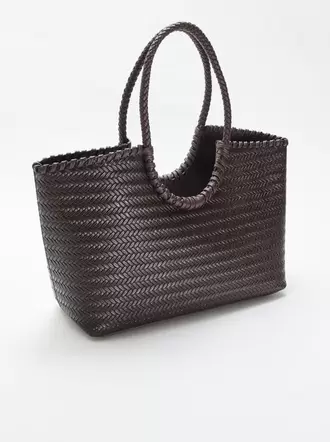 Bolso grande trenzado de forma rectangular