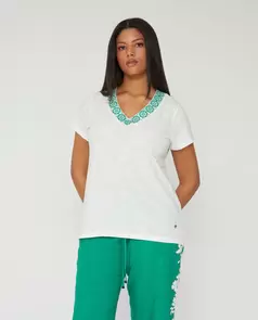 Camiseta Escote Pico Bordado En Contraste Blanco