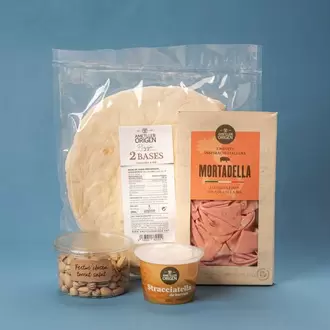 Lot de pizza amb stracciatella i mortadel·la