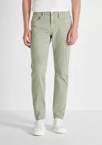 "KURT" COMFORT TAPERED FIT JEANS IN DENIM