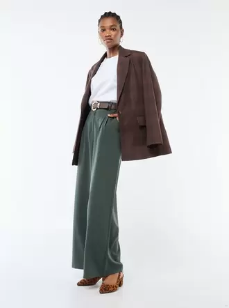 Pantalón city de corte ancho con cinturón