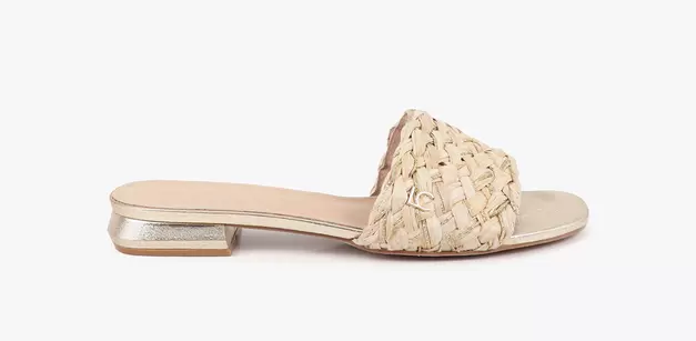 Flat Sandal with Metallic Raffia Effect