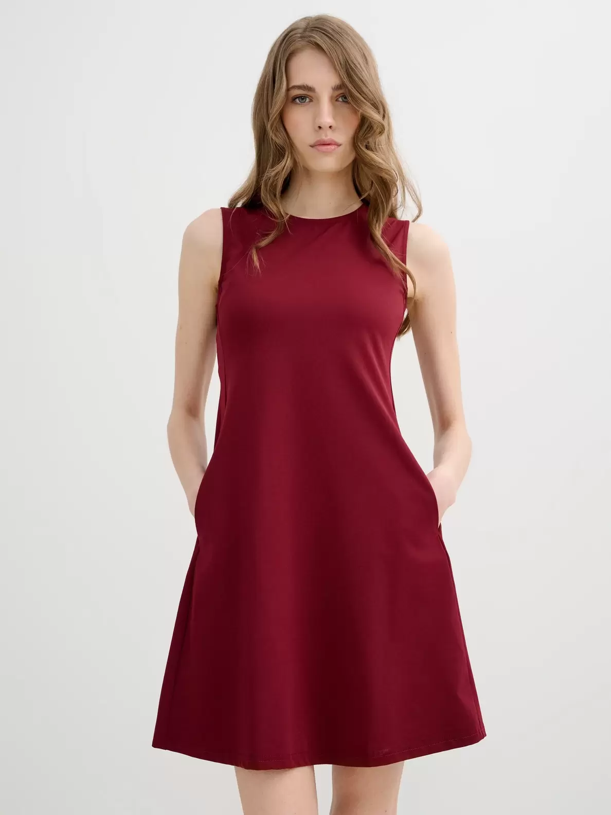 Vestido mini vuelo sin mangas