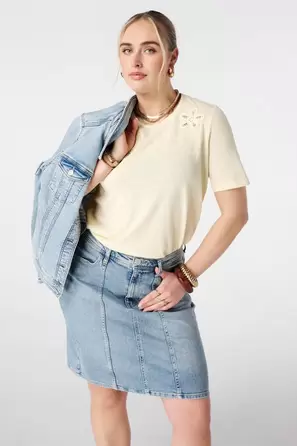 Camiseta con corazones 3D