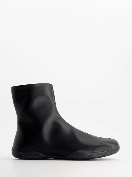 Flat leather ankle boots - ULK Boris