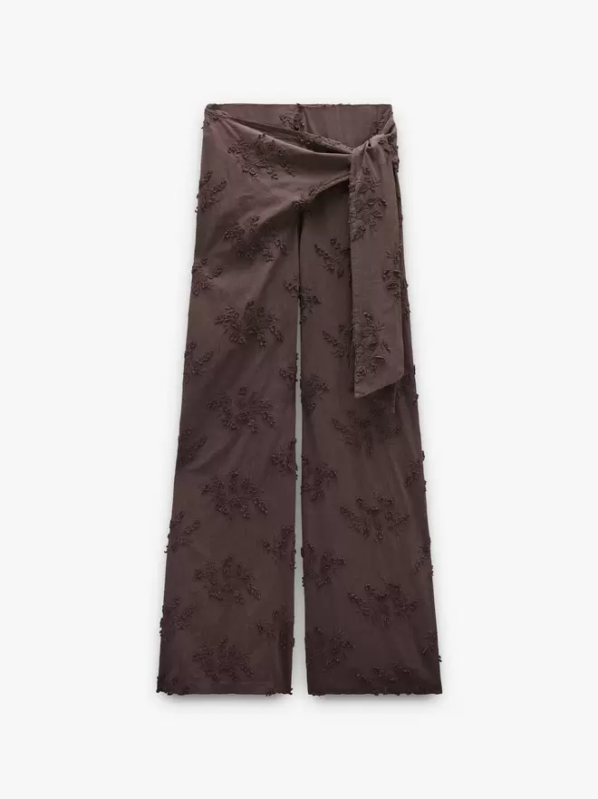 Pantalón con bordados 100% algodón