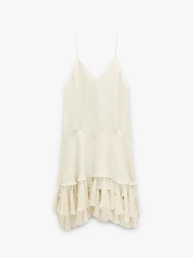 Vestido fluido de tirantes con borlas