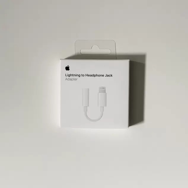 Brand New Sealed Genuine Apple Lightning to 3.5 mm Headphone Jack Adapter
