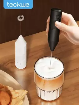 Teckwe Espumador de leche, espumador de leche de mano potente, espumador de leche mini, batidor de café, mezclador de bebidas de acero inoxidable para café, lattes, capuchinos, matcha, chocolate caliente, fabricante de espuma portátil, batidora eléctrica 