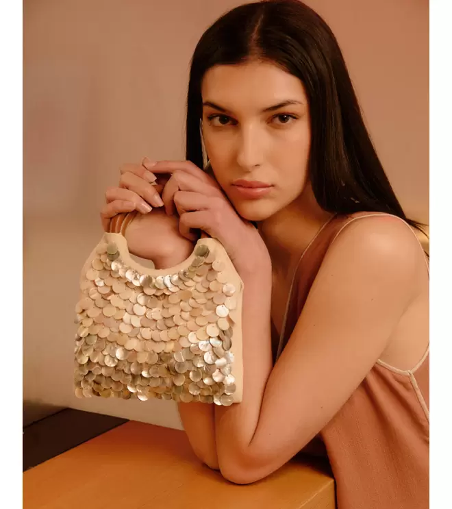 BOLSO MANO DETALLES NÁCAR