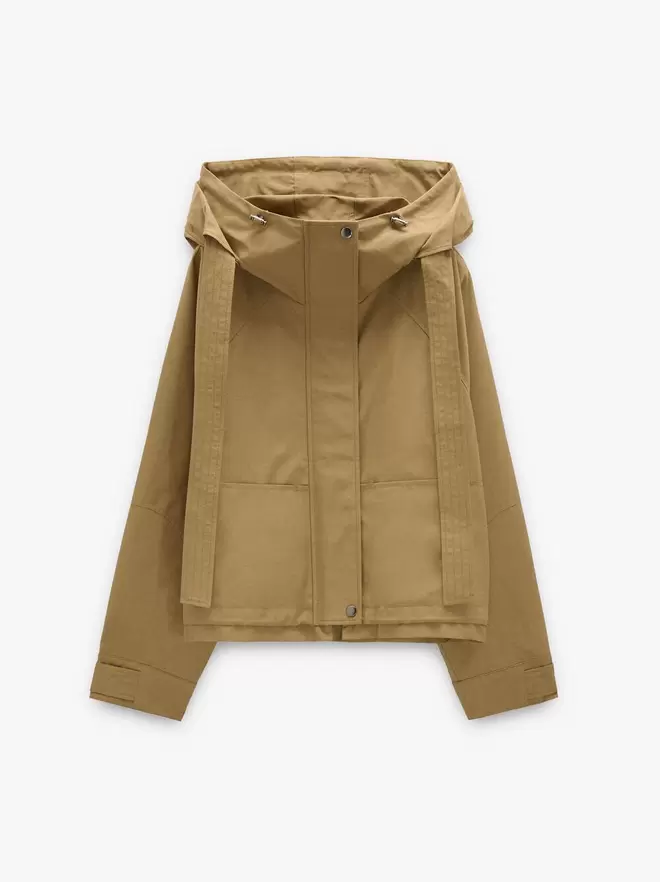 Chaqueta con capucha water repellent