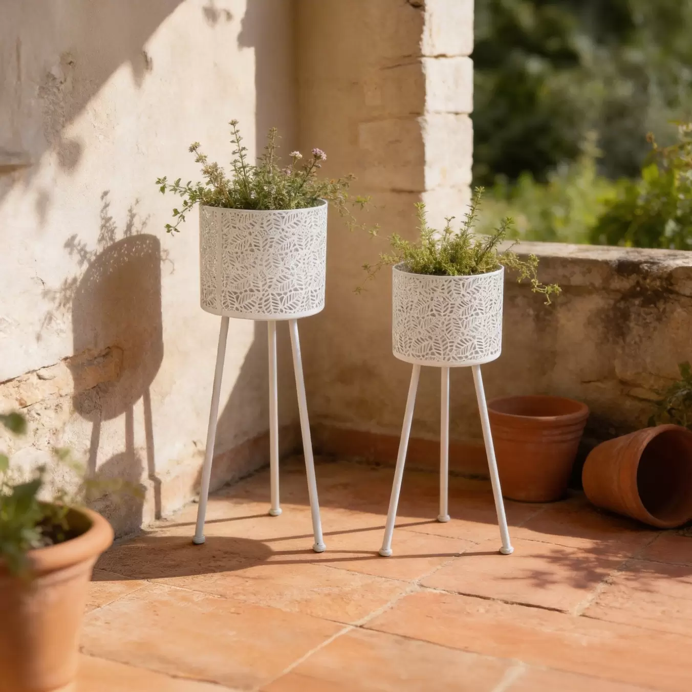 Conjunto de dos jardineras de metal blanco REVIVAL