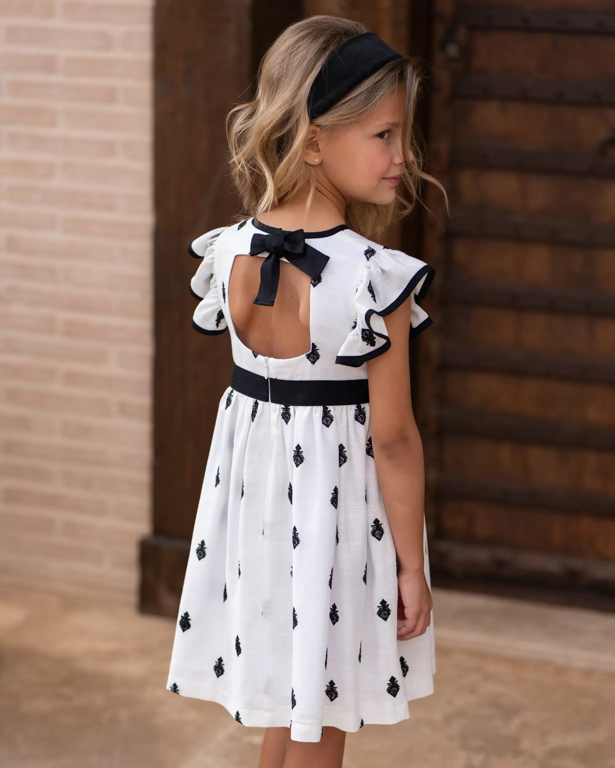 Vestido niña bordado negro con lazo | Cocote by Charanga