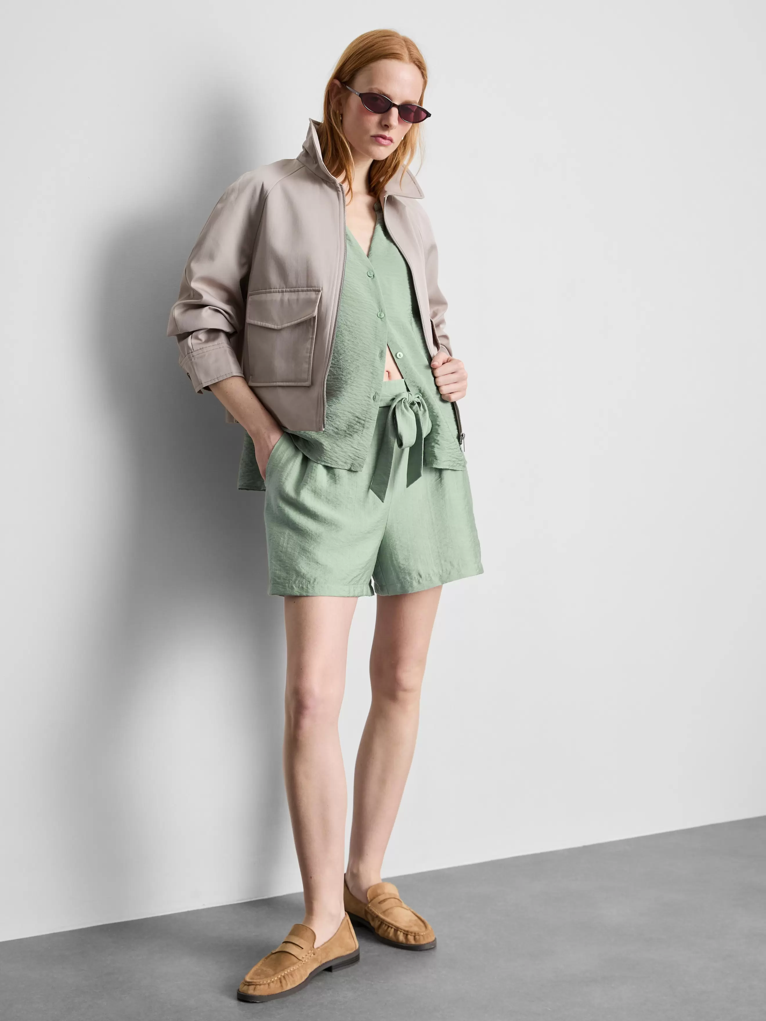 Pantalones cortos sin cierre con cinturón