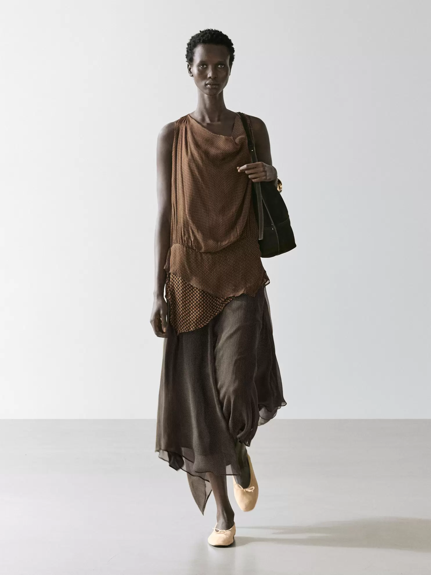 Vestido capas fluido volantes