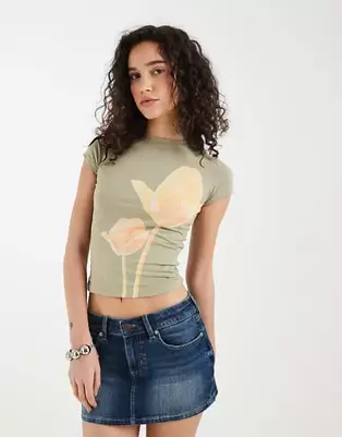 Top verde pizarra con estampado de lirios difuminados Tiona de Motel