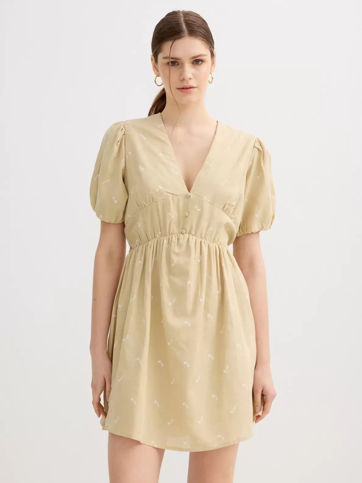 Vestido mini floral bordado