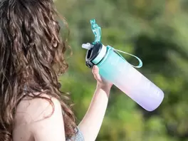 Botella con mensajes motivacionales verde 1L