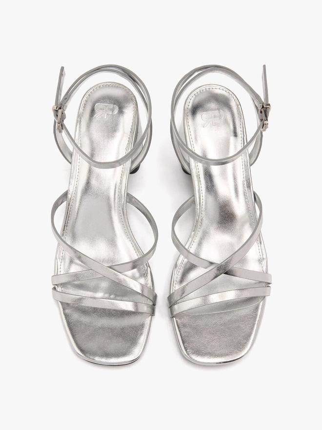 Sandalias de tiras con tacón ancho