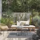 Relax - Sofá-tumbona de exterior de 3 plazas de acacia con cojines color crudo