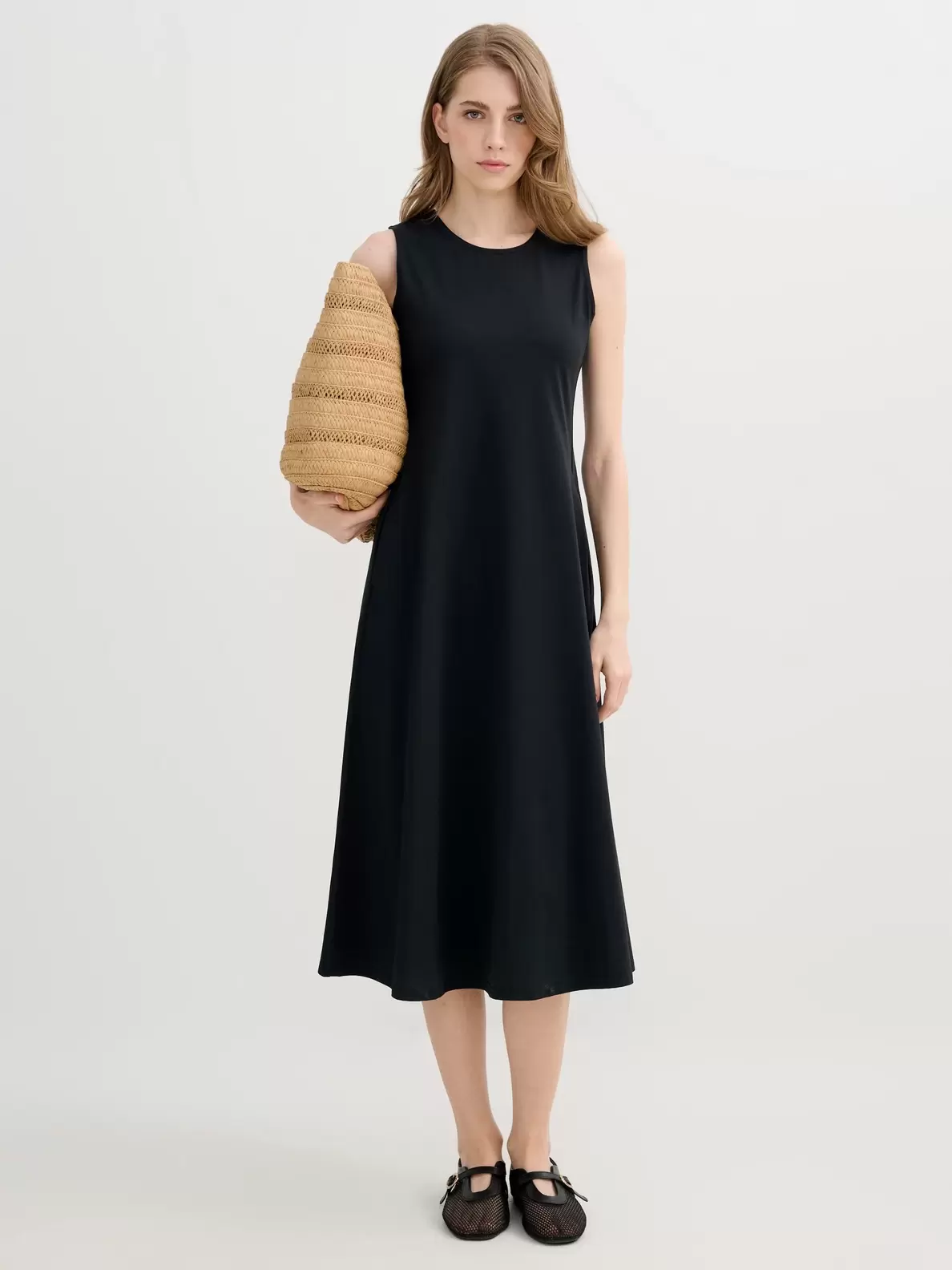 Vestido midi vuelo sin mangas