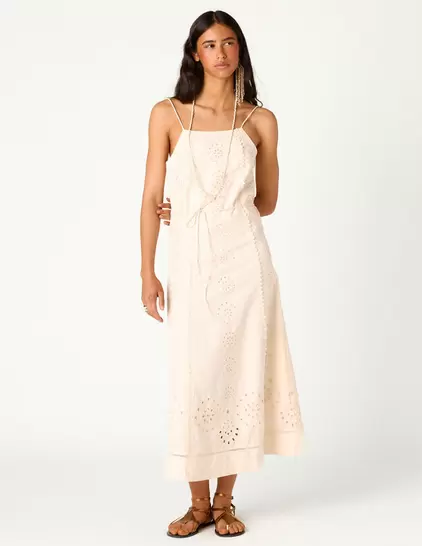 VESTIDO BORDADO TROQUELADO