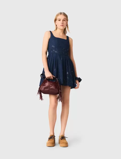 Vestido acampanado de denim bordado