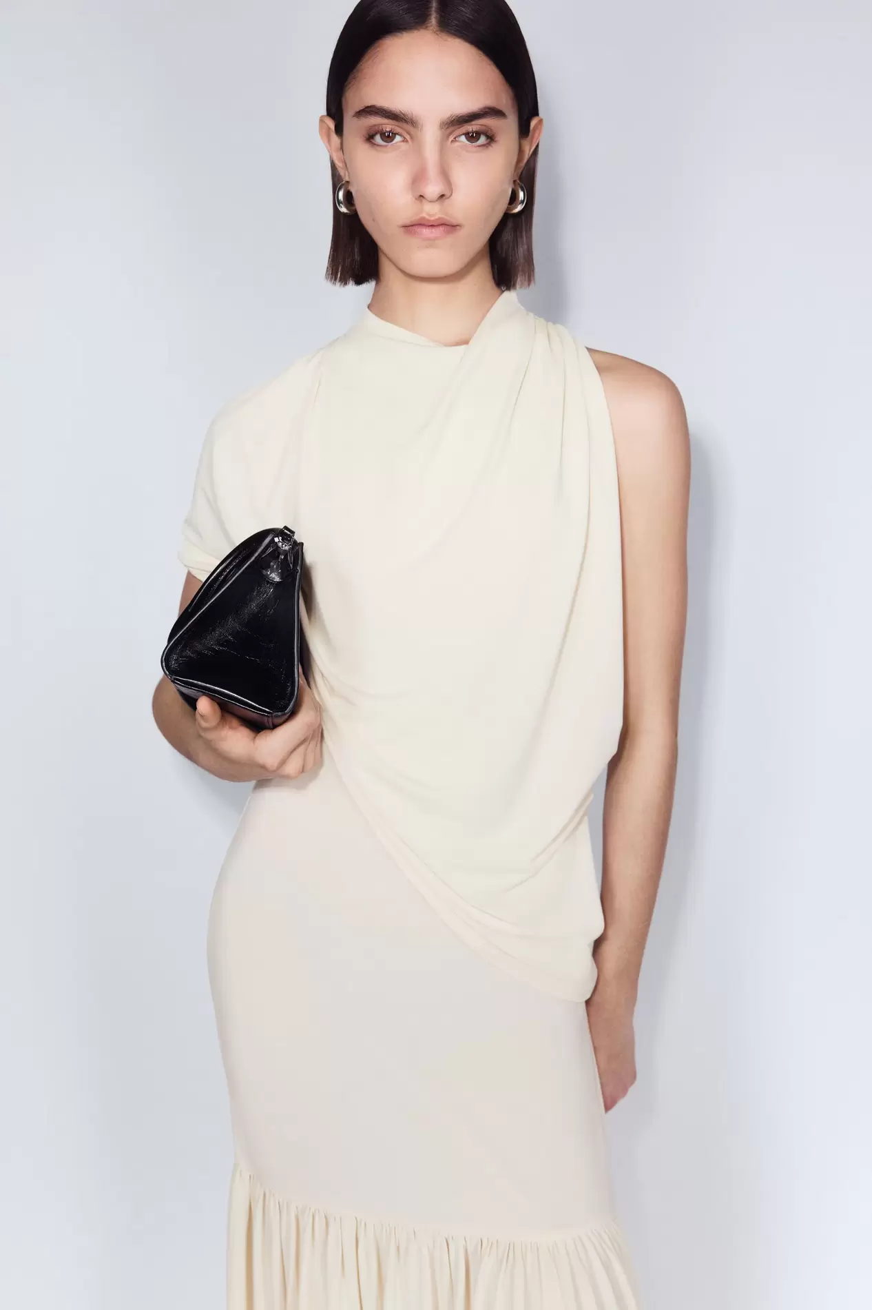 Vestido de punto con detalle efecto capa