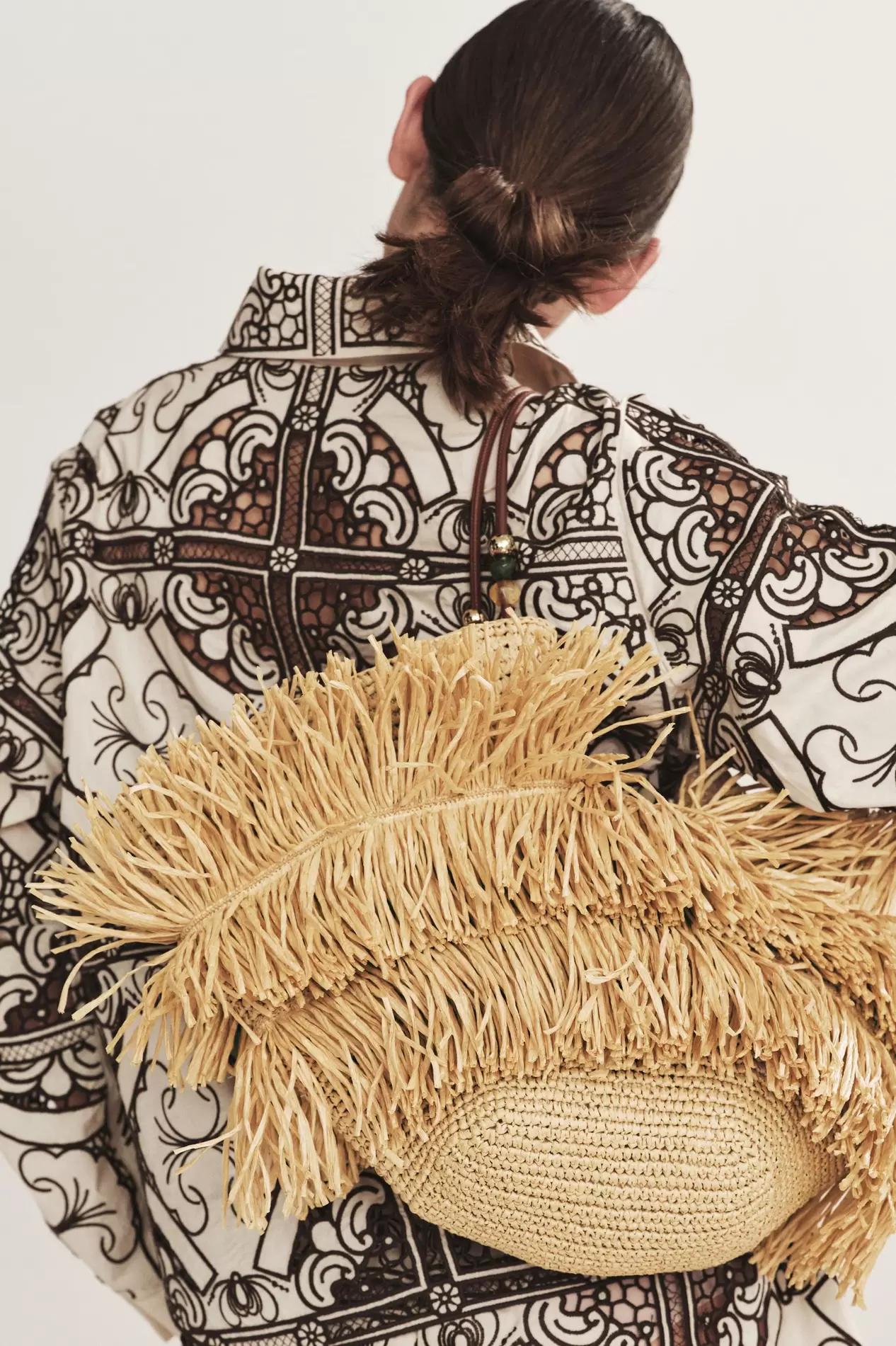 Bolso shopper de paja con flecos