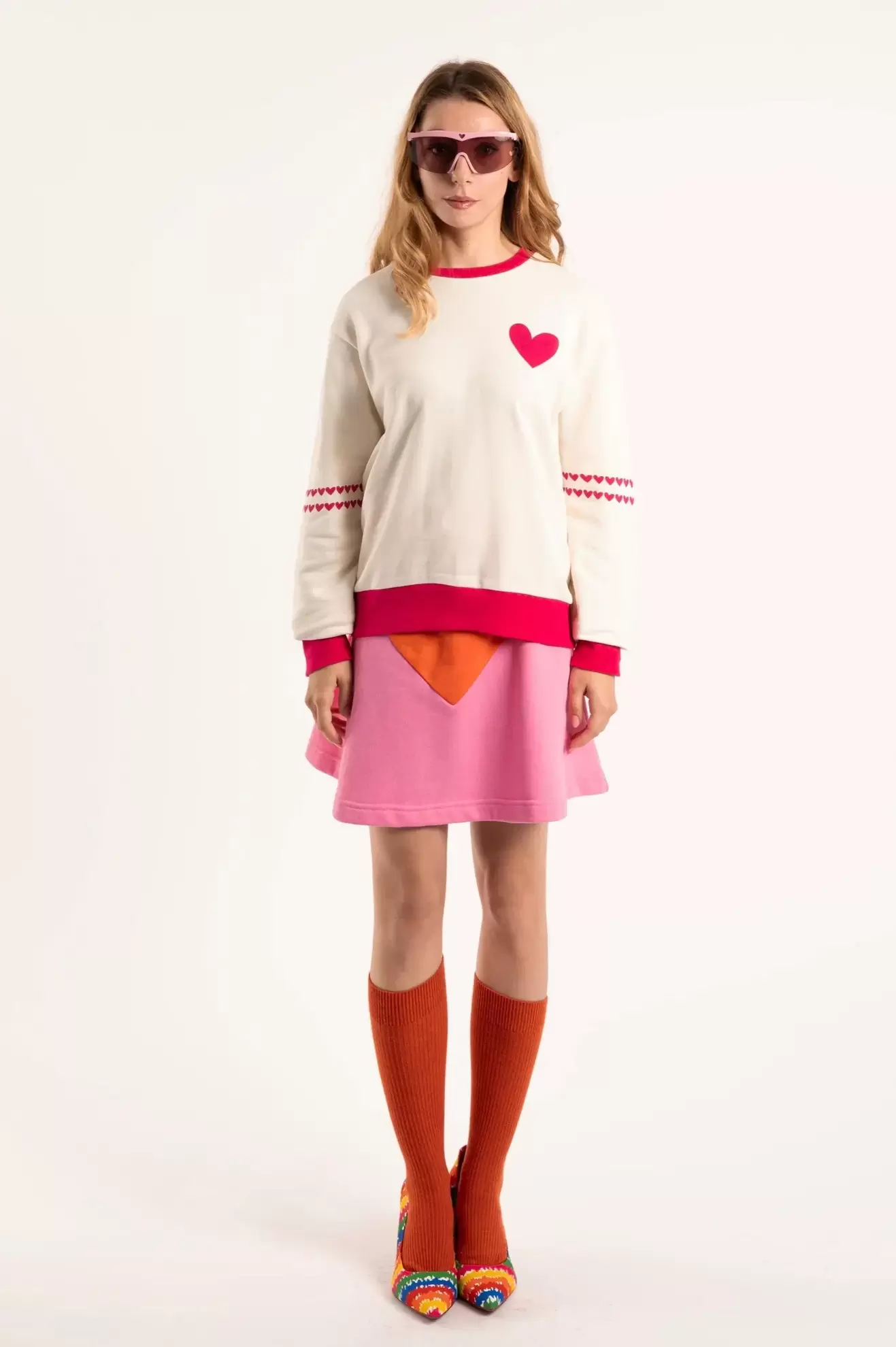 WHITE SWEATSHIRT HEART
