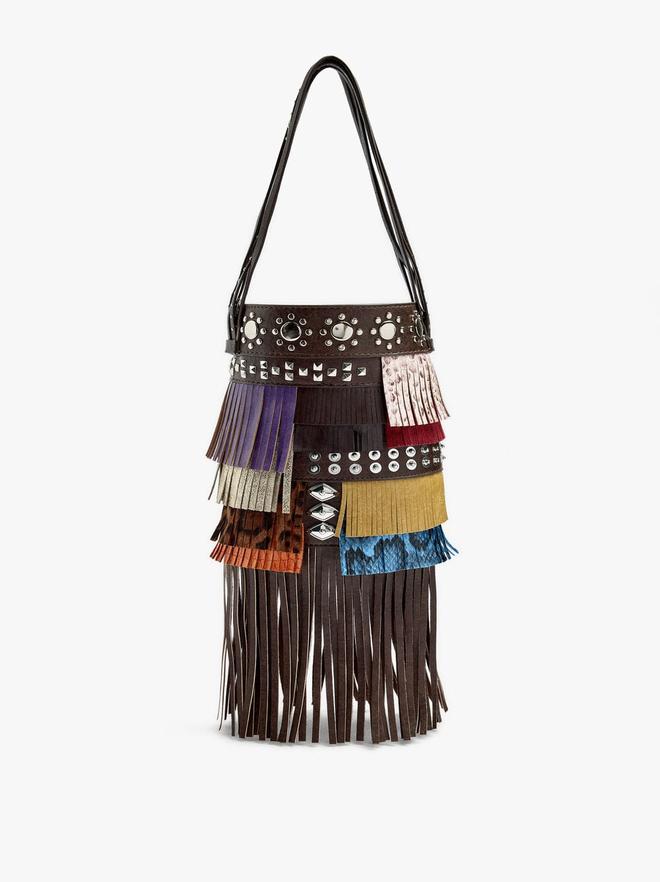 Bolso bandolera con flecos multicolor y tachuelas