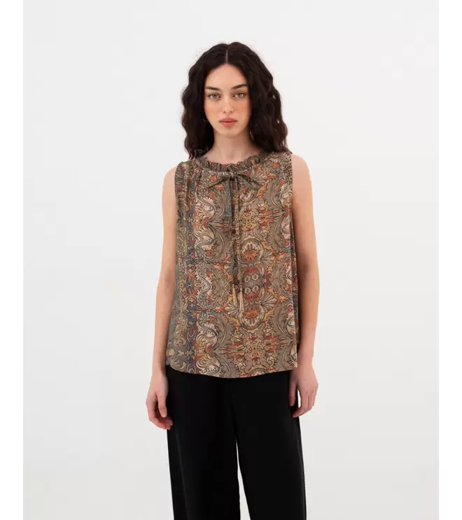 BLUSA ESTAMPADA VOLANTES