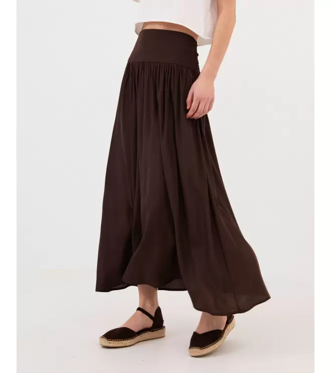 FALDA LARGA PLIEGUES