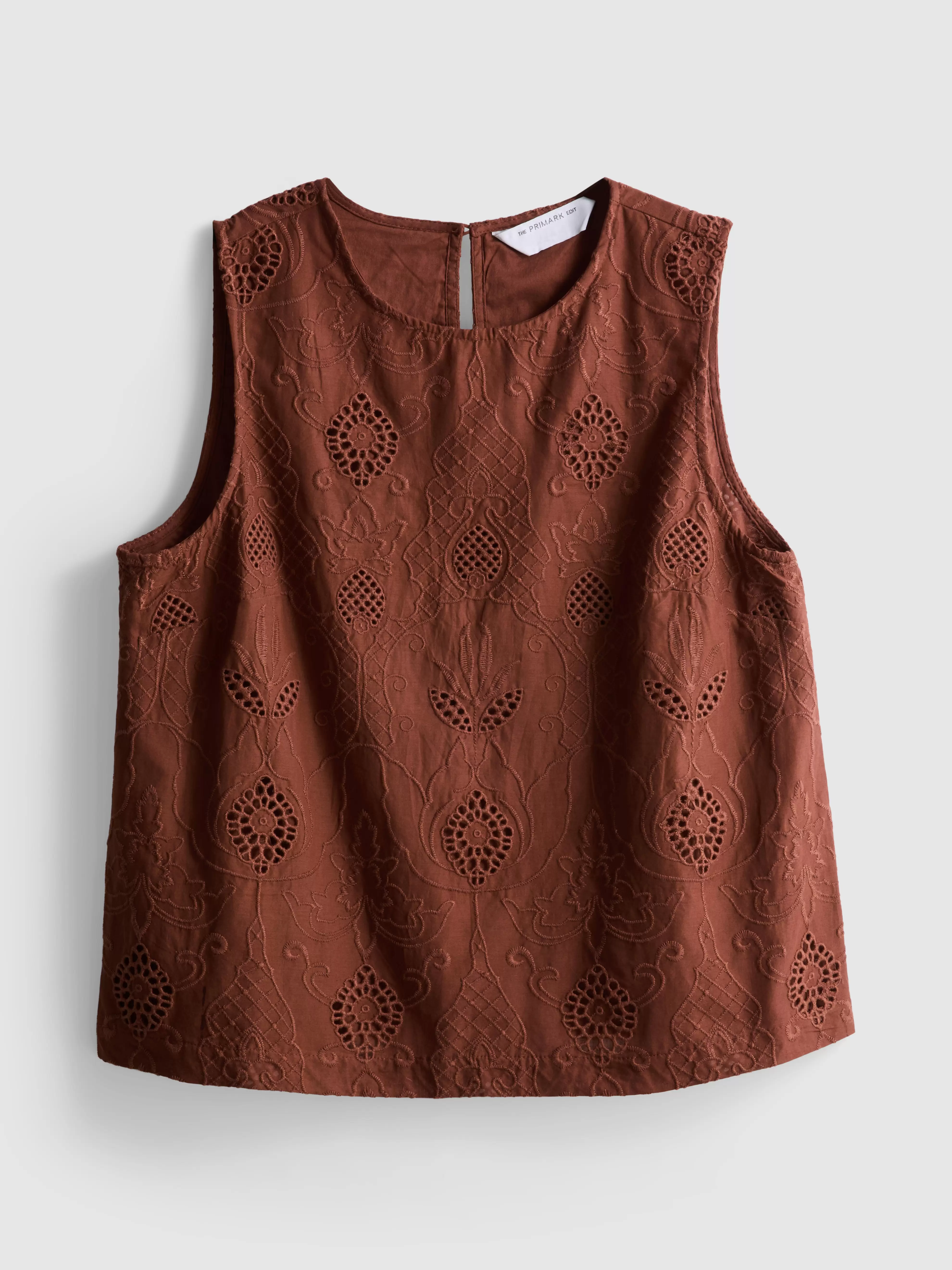 Camiseta sin mangas bordada de algodón de The Edit