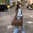 Bolso hobo efecto rafia con neceser interior extraíble