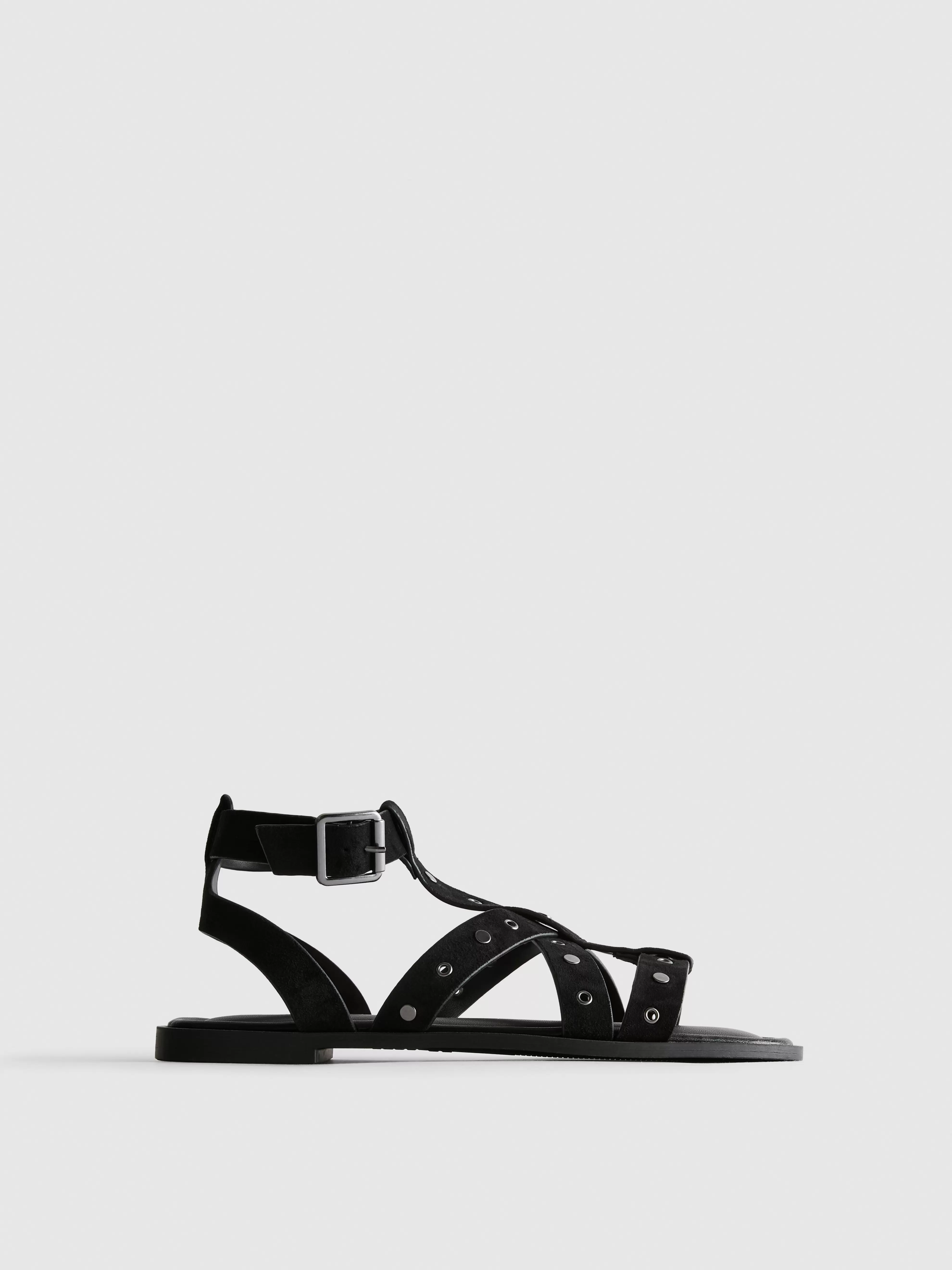 Sandalias de antelina con tachuelas