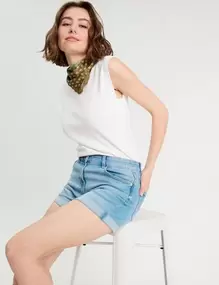 Short slim en jean denim bleach femme
